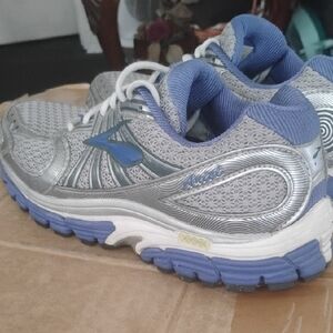 Brooks Ariel 1